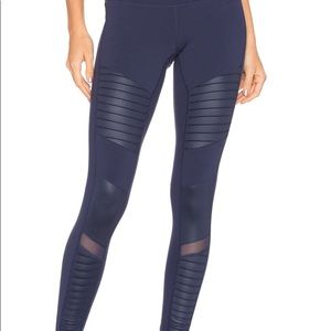 So flattering! Great Condition!!!